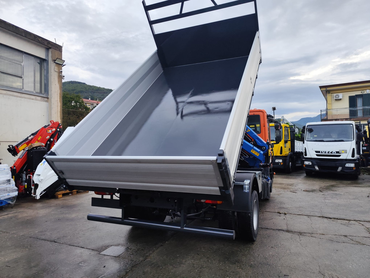 IVECO EUROCARGO 120-90L - משאית מנוף: תמונה 2 IVECO EUROCARGO 120-90L - משאית מנוף: תמונה 2