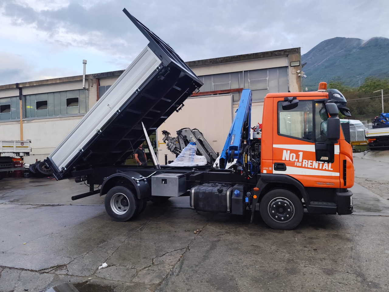 IVECO EUROCARGO 120-90L - משאית מנוף: תמונה 5 IVECO EUROCARGO 120-90L - משאית מנוף: תמונה 5