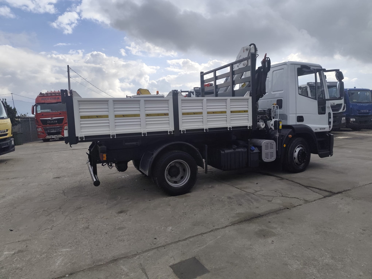 משאית מנוף IVECO EUROCARGO 120E28P: תמונה 13