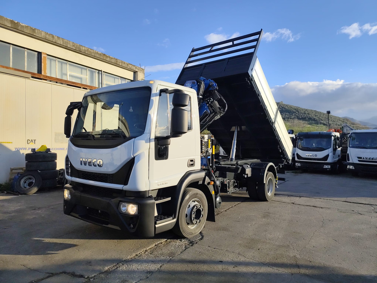 IVECO EUROCARGO 120E28P - משאית מנוף: תמונה 2 IVECO EUROCARGO 120E28P - משאית מנוף: תמונה 2