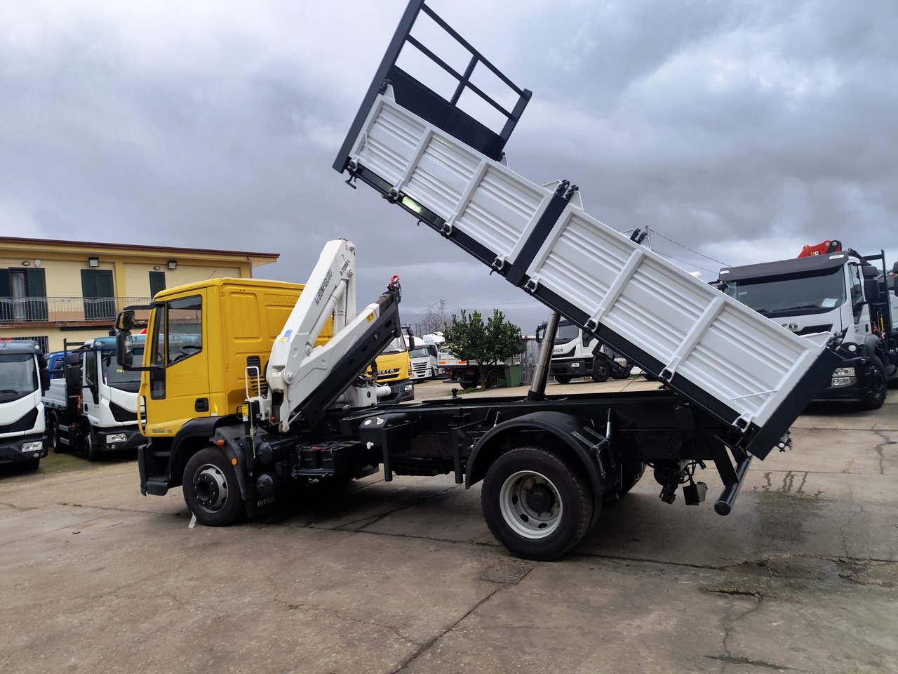 IVECO EUROCARGO 120E28P - משאית מנוף: תמונה 4 IVECO EUROCARGO 120E28P - משאית מנוף: תמונה 4