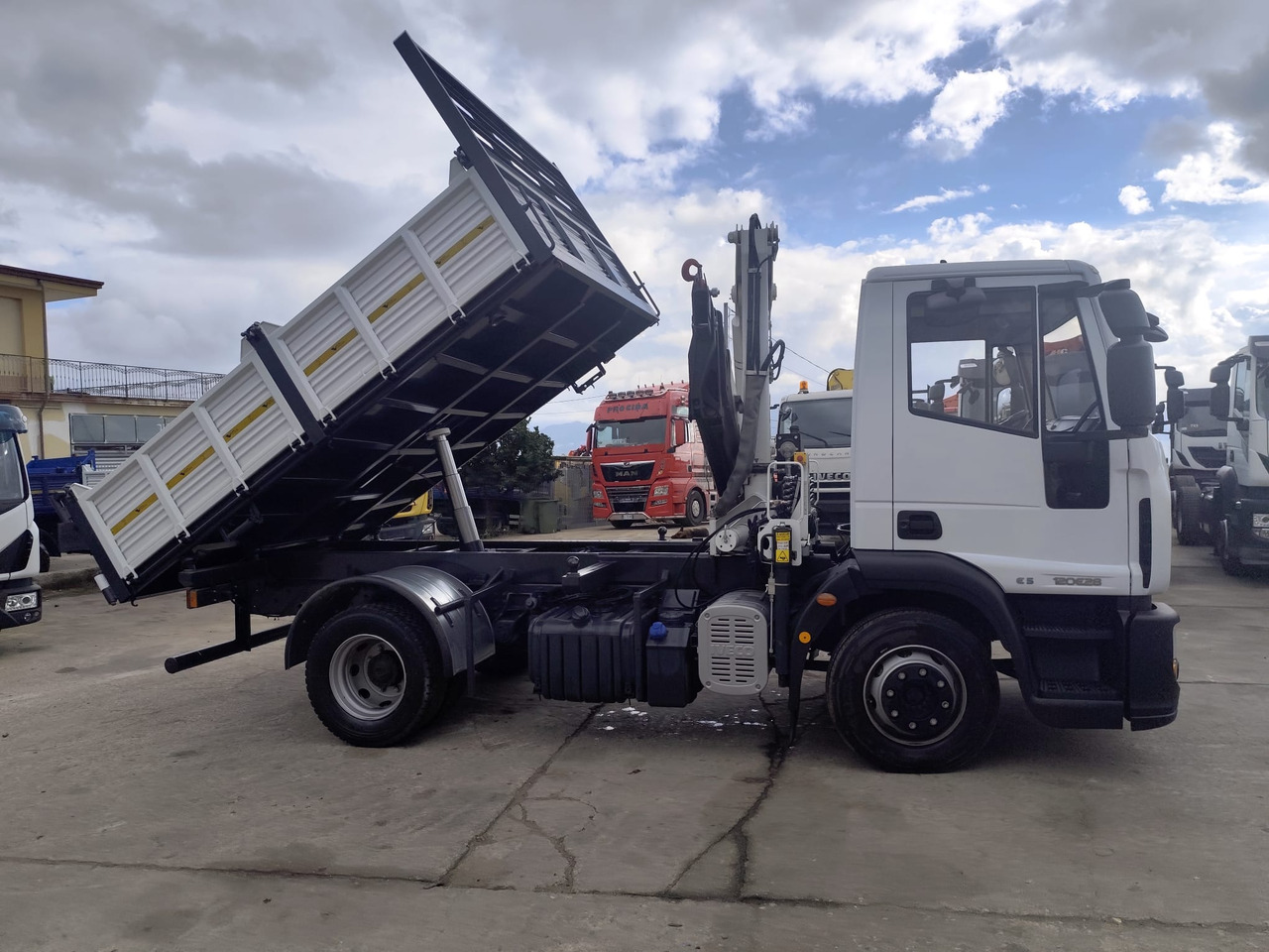משאית מנוף IVECO EUROCARGO 120E28P: תמונה 30