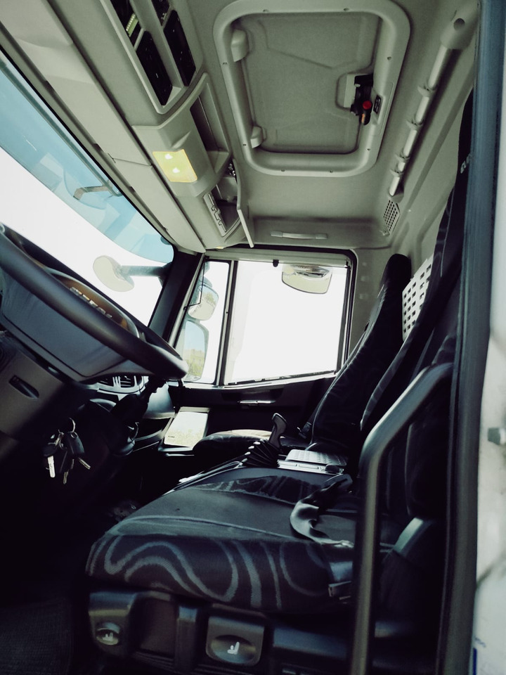 IVECO EUROCARGO 160-280 - משאית עם שלדת תא, משאית מנוף: תמונה 4 IVECO EUROCARGO 160-280 - משאית עם שלדת תא, משאית מנוף: תמונה 4