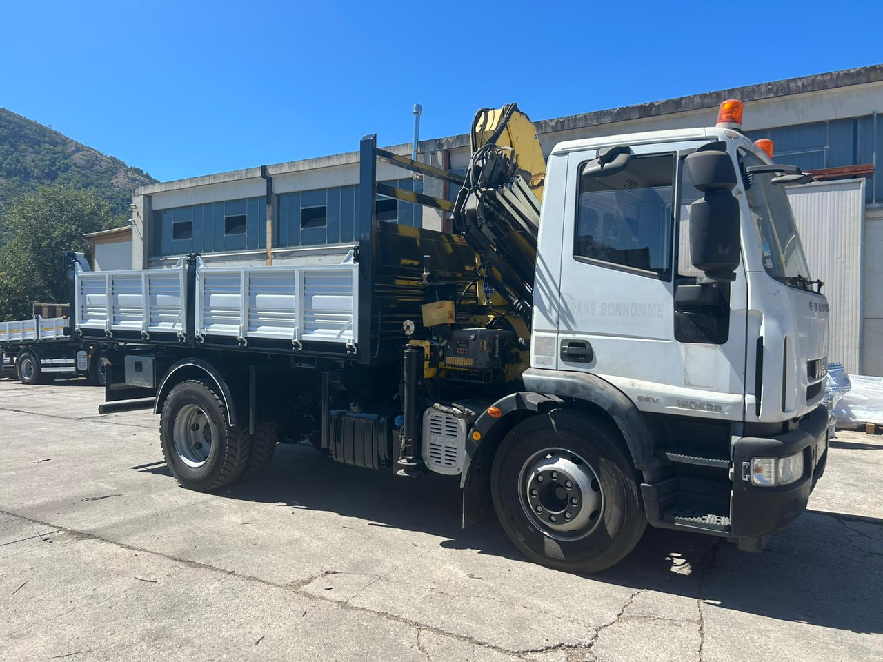 IVECO EUROCARGO 160E28 - משאית מנוף: תמונה 2 IVECO EUROCARGO 160E28 - משאית מנוף: תמונה 2