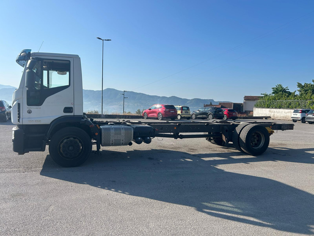 IVECO EUROCARGO 180-320 - משאית עם שלדת תא: תמונה 2 IVECO EUROCARGO 180-320 - משאית עם שלדת תא: תמונה 2