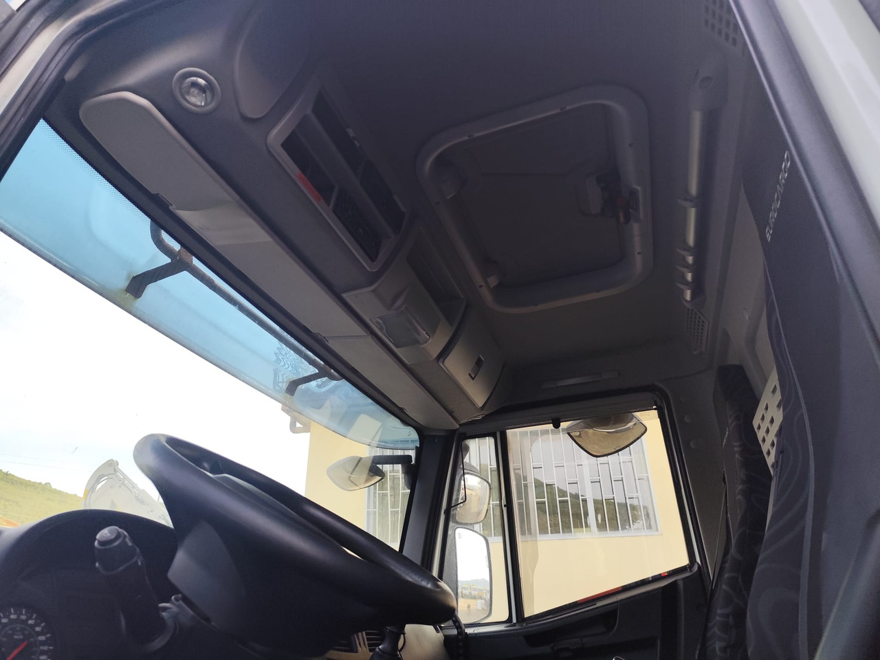 IVECO EUROCARGO 180-320 - משאית עם שלדת תא: תמונה 4 IVECO EUROCARGO 180-320 - משאית עם שלדת תא: תמונה 4
