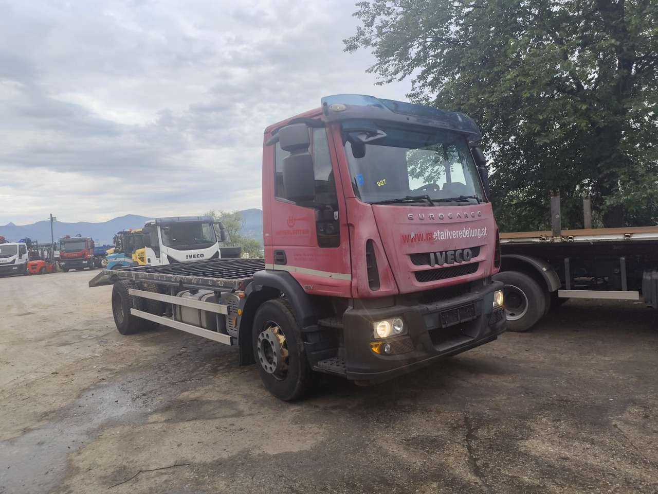 IVECO EUROCARGO 180E30 - משאית צד נופל/ שטוחה: תמונה 1 IVECO EUROCARGO 180E30 - משאית צד נופל/ שטוחה: תמונה 1
