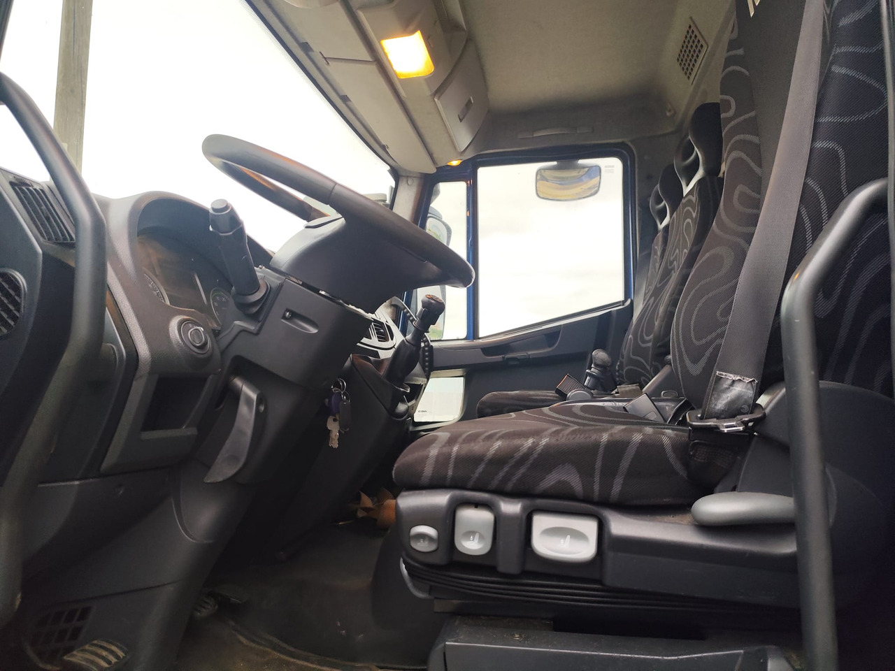 IVECO EUROCARGO 190EL28 - משאית עם שלדת תא: תמונה 5 IVECO EUROCARGO 190EL28 - משאית עם שלדת תא: תמונה 5