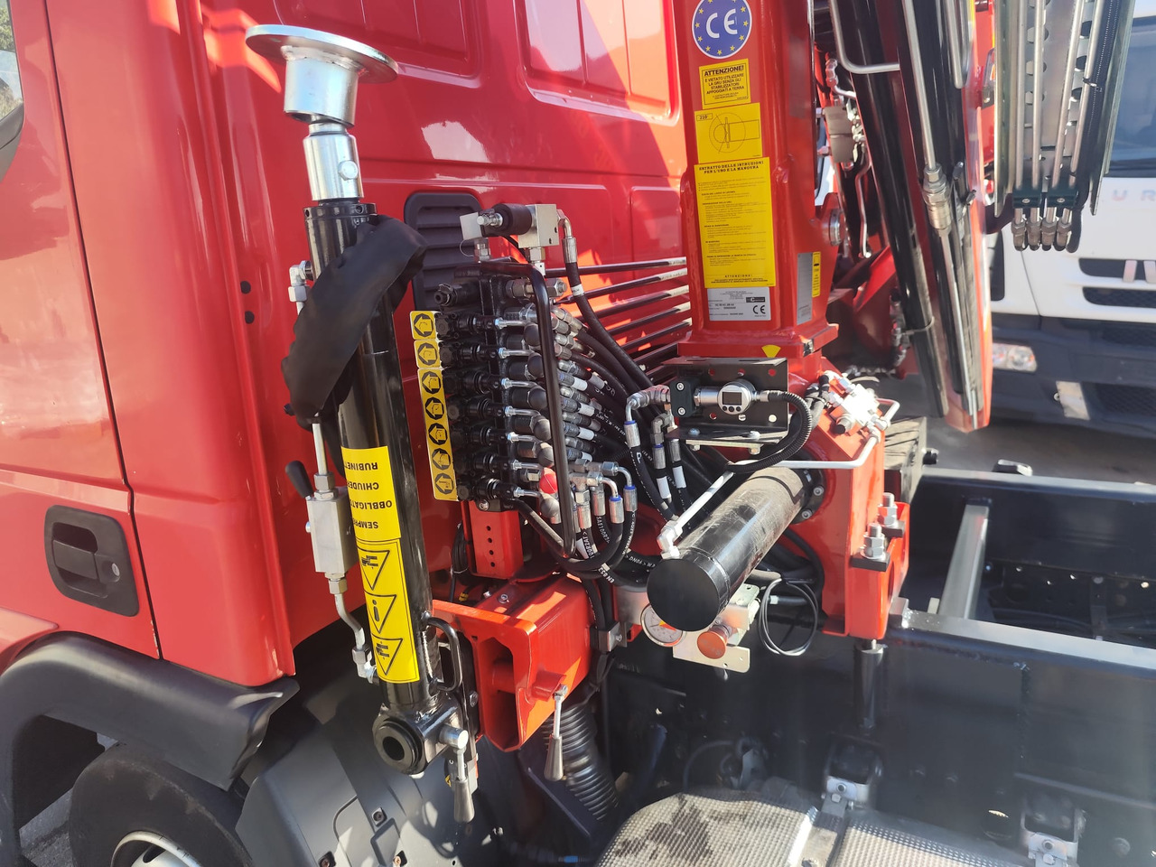 IVECO EUROCARGO 80-190 - משאית מנוף: תמונה 4 IVECO EUROCARGO 80-190 - משאית מנוף: תמונה 4