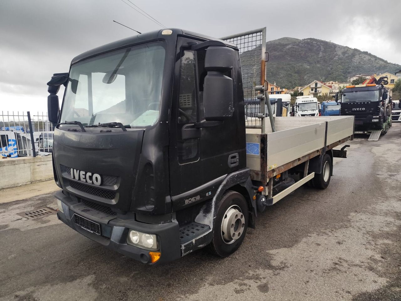 IVECO EUROCARGO 80E18 - משאית צד נופל/ שטוחה, מזהיר: תמונה 1 IVECO EUROCARGO 80E18 - משאית צד נופל/ שטוחה, מזהיר: תמונה 1