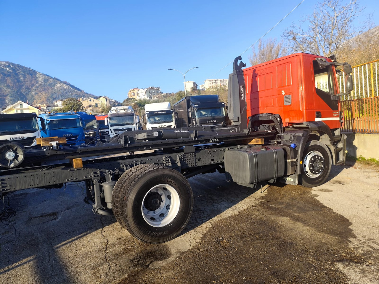 IVECO STRALIS 190S31 - משאית הרמת וו: תמונה 2 IVECO STRALIS 190S31 - משאית הרמת וו: תמונה 2