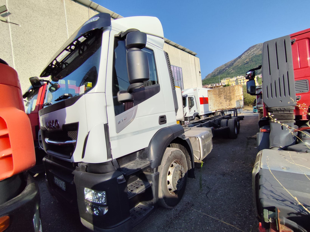 IVECO STRALIS AD 260S31 XP - משאית תיבה: תמונה 3 IVECO STRALIS AD 260S31 XP - משאית תיבה: תמונה 3