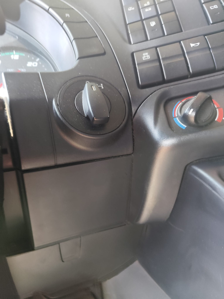 IVECO STRALIS AD 260S31 Y/P - משאית עם שלדת תא: תמונה 4 IVECO STRALIS AD 260S31 Y/P - משאית עם שלדת תא: תמונה 4