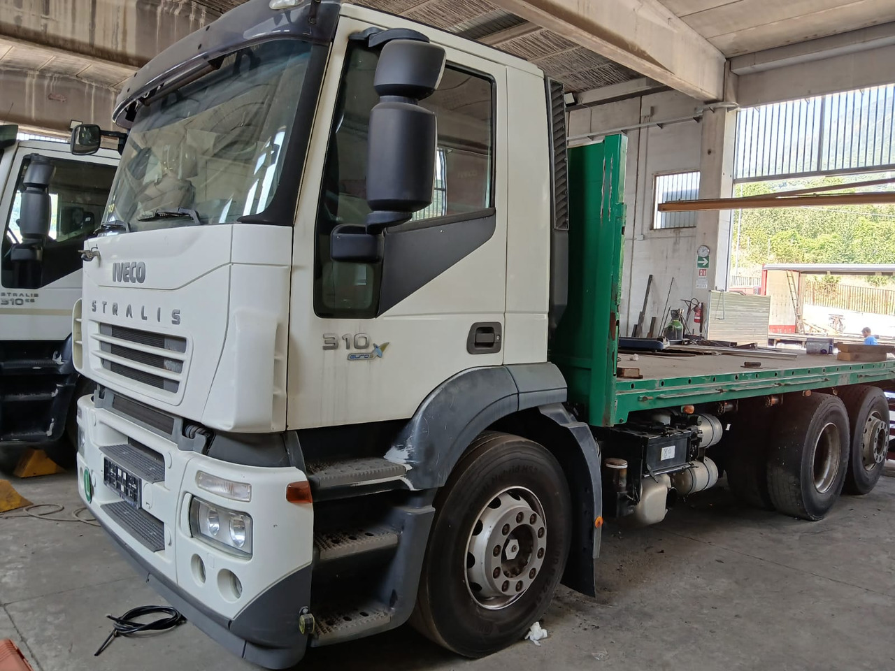 IVECO STRALIS AD 260S31 - משאית צד נופל/ שטוחה: תמונה 1 IVECO STRALIS AD 260S31 - משאית צד נופל/ שטוחה: תמונה 1
