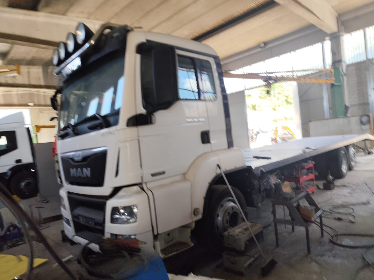 MAN TGS 26.360 - משאית צד נופל/ שטוחה: תמונה 1 MAN TGS 26.360 - משאית צד נופל/ שטוחה: תמונה 1