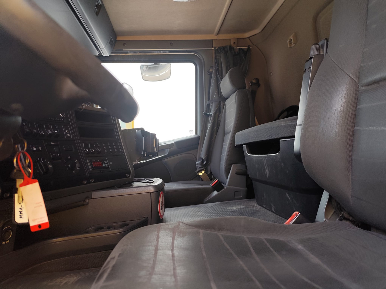 משאית עם שלדת תא SCANIA G450: תמונה 13