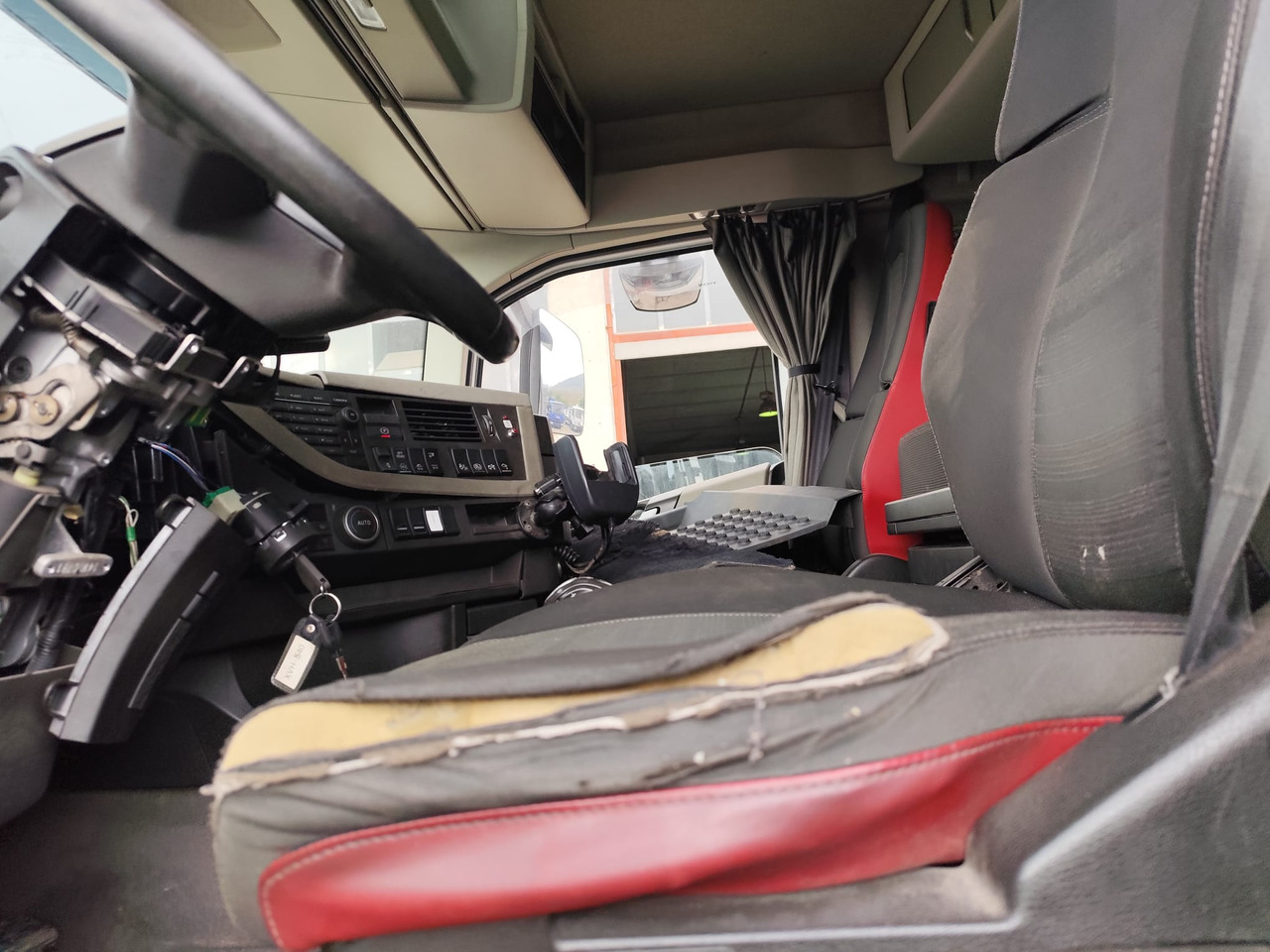 VOLVO FH 13.540 - משאית צד נופל/ שטוחה: תמונה 3 VOLVO FH 13.540 - משאית צד נופל/ שטוחה: תמונה 3