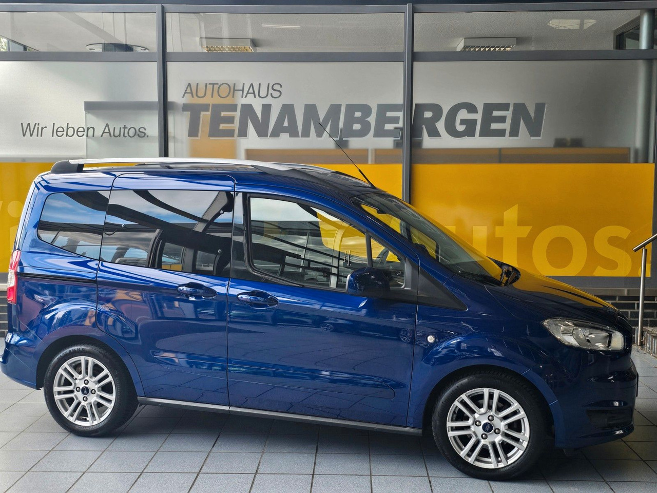 Ford Tourneo Courier Titanium behzb. Windschutzschei - כלי רכב מסחרי לנוסעים: תמונה 1 Ford Tourneo Courier Titanium behzb. Windschutzschei - כלי רכב מסחרי לנוסעים: תמונה 1