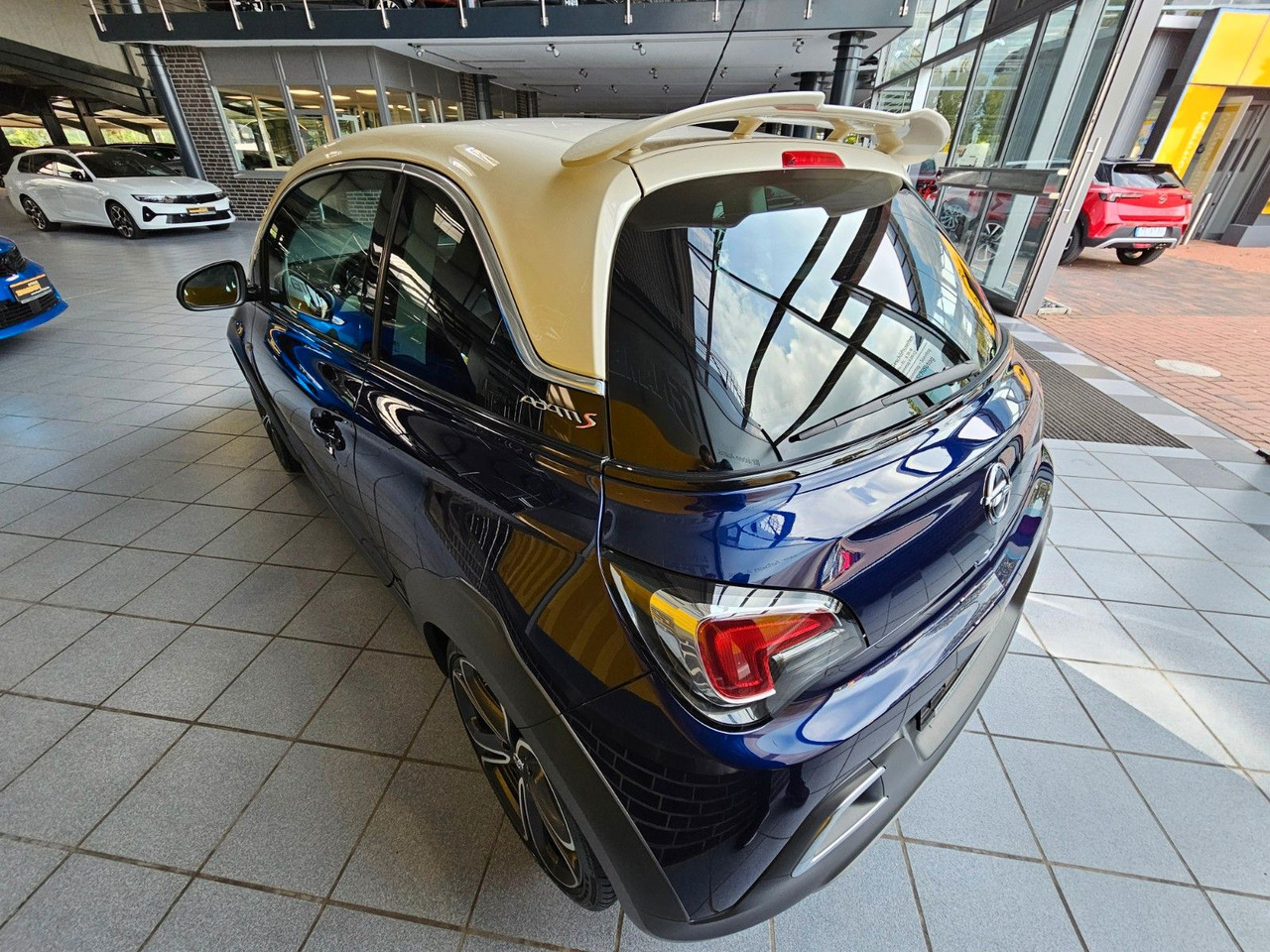 Opel Adam Rocks S Recaro Leder Infinity 18" - מכונית: תמונה 4 Opel Adam Rocks S Recaro Leder Infinity 18" - מכונית: תמונה 4