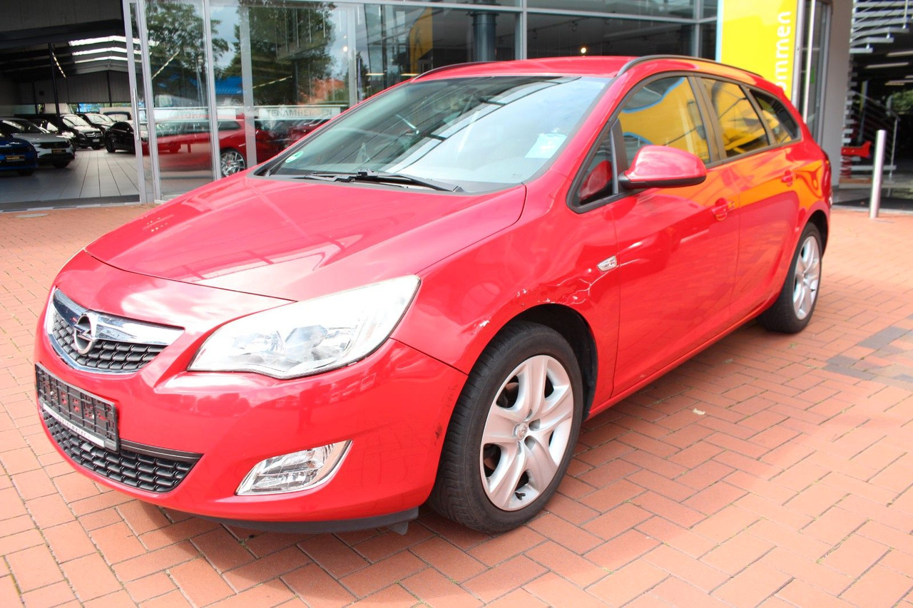 Opel Astra J Sports Tourer Design Edition - רכב סטיישן: תמונה 1 Opel Astra J Sports Tourer Design Edition - רכב סטיישן: תמונה 1