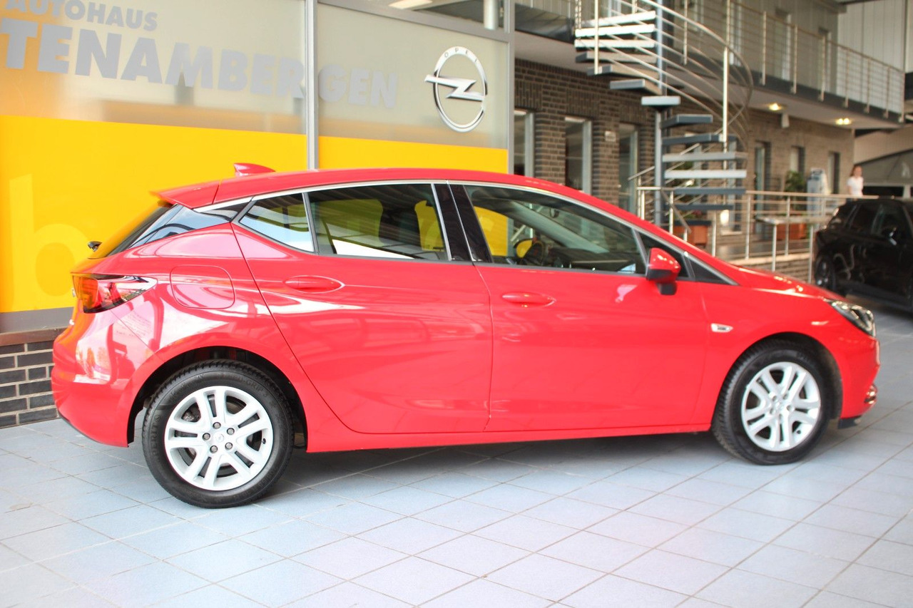 Opel Astra K Lim. Innovation Navi Voll-LED Kamera - סדאן: תמונה 3 Opel Astra K Lim. Innovation Navi Voll-LED Kamera - סדאן: תמונה 3