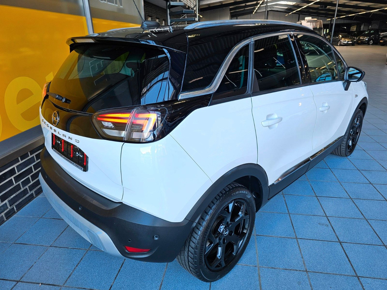 Opel Crossland 1.2 AT Ultimate Navi Kamera LED HuD - סדאן: תמונה 3 Opel Crossland 1.2 AT Ultimate Navi Kamera LED HuD - סדאן: תמונה 3