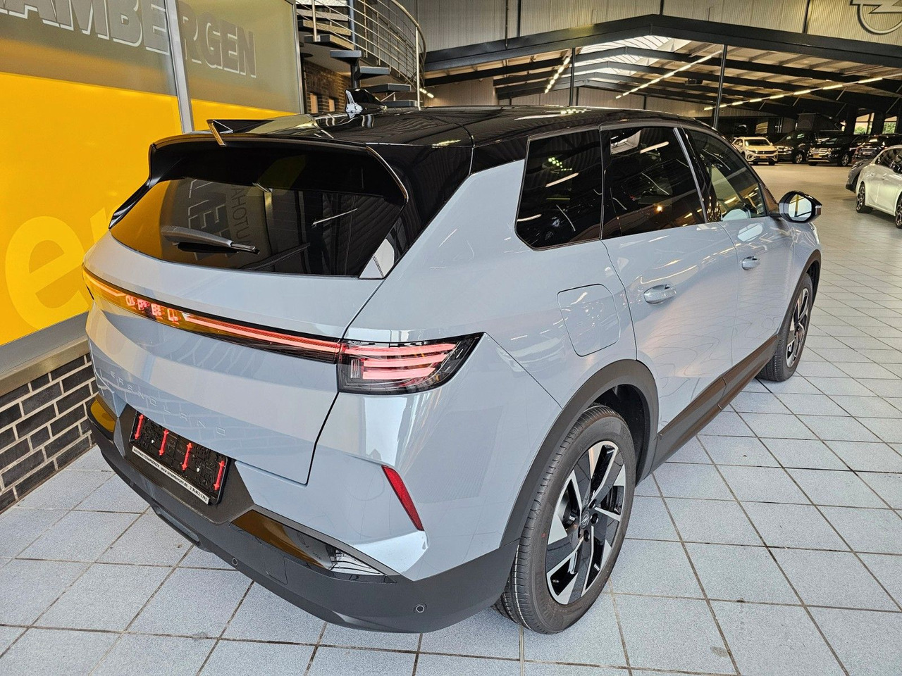 Opel Grandland 1.2 48V Mild-Hybrid 360°Kamera ACC AHK - SUV: תמונה 4 Opel Grandland 1.2 48V Mild-Hybrid 360°Kamera ACC AHK - SUV: תמונה 4