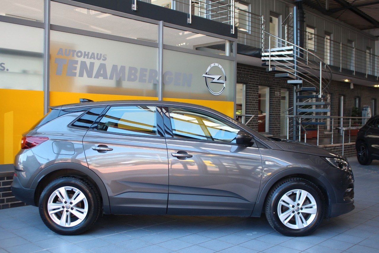 Opel Grandland Edition 1.2 Automatik Navi PDC v+h LED - SUV: תמונה 3 Opel Grandland Edition 1.2 Automatik Navi PDC v+h LED - SUV: תמונה 3