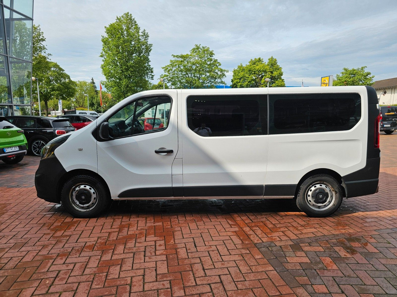 Opel Vivaro B Combi Bus L2H1 2,9t AHK - כלי רכב מסחרי לנוסעים: תמונה 2 Opel Vivaro B Combi Bus L2H1 2,9t AHK - כלי רכב מסחרי לנוסעים: תמונה 2