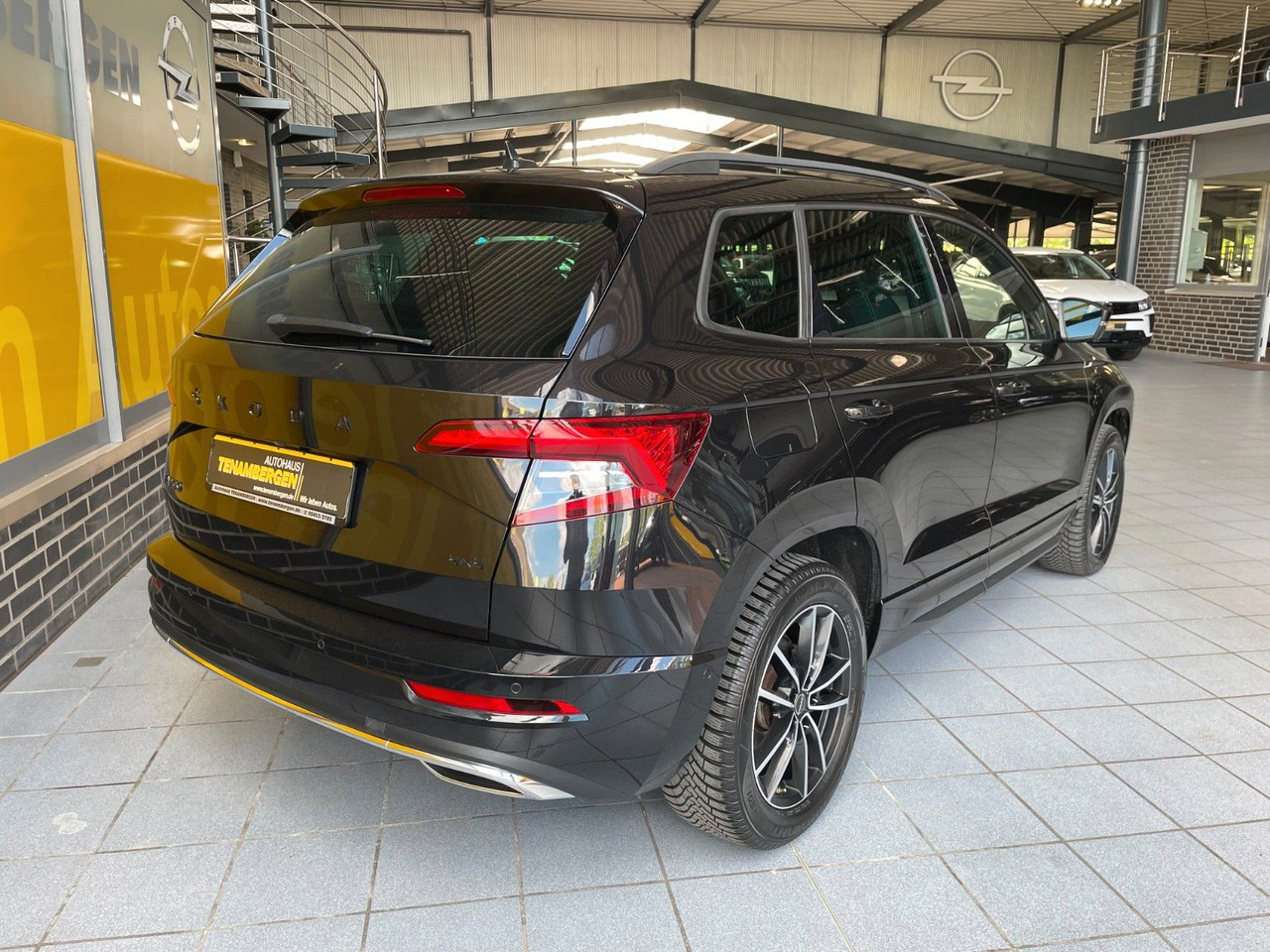 Skoda Karoq Sportline 4x4 Kamera Virt.Cockp LED ACC - SUV: תמונה 3 Skoda Karoq Sportline 4x4 Kamera Virt.Cockp LED ACC - SUV: תמונה 3