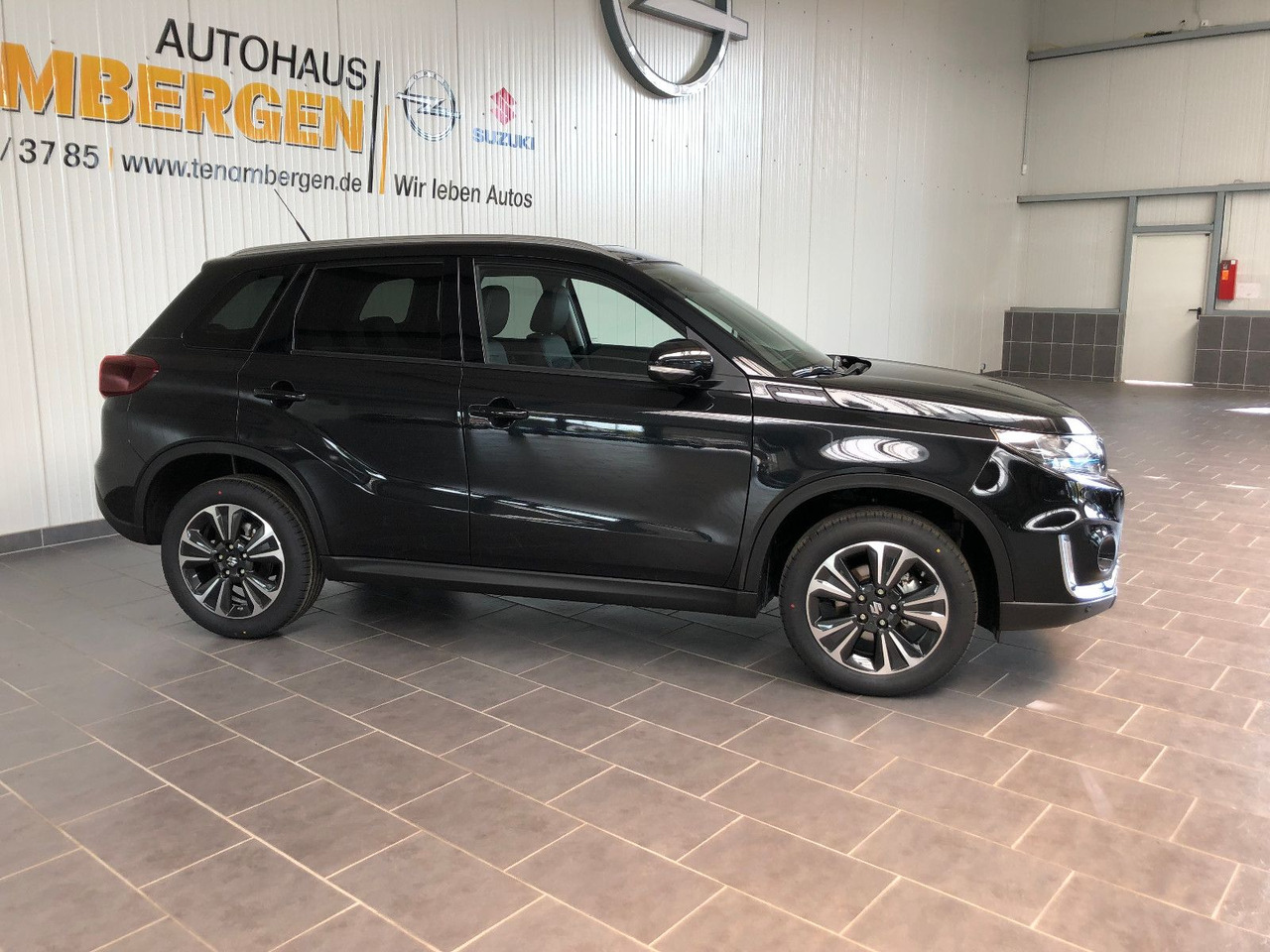 Suzuki Vitara 1.5 Hybrid Comfort+Automatik/ Panor.-Dach - SUV: תמונה 2 Suzuki Vitara 1.5 Hybrid Comfort+Automatik/ Panor.-Dach - SUV: תמונה 2