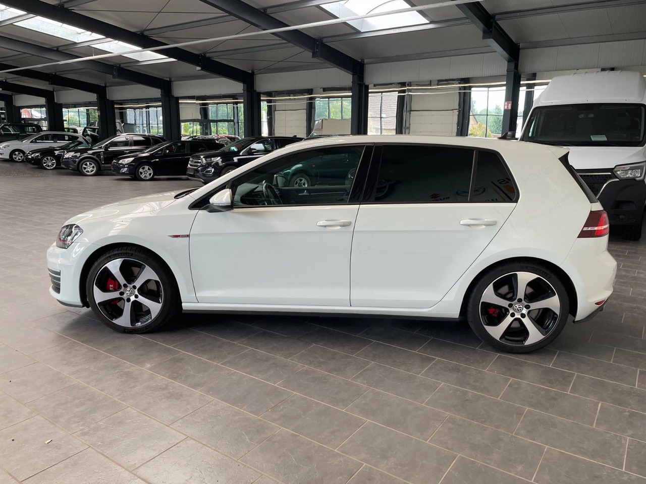 Volkswagen Golf VII GTI Performance BMT /Alu -Winterreifen - סדאן: תמונה 5 Volkswagen Golf VII GTI Performance BMT /Alu -Winterreifen - סדאן: תמונה 5