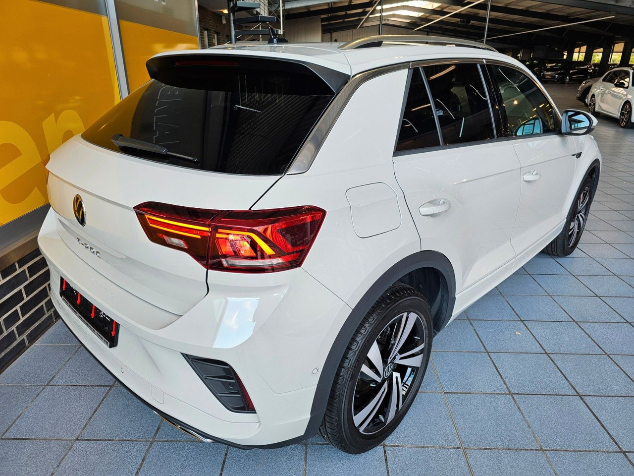 Volkswagen T-Roc R-Line eHeckklappe SHZ LED - SUV: תמונה 4 Volkswagen T-Roc R-Line eHeckklappe SHZ LED - SUV: תמונה 4