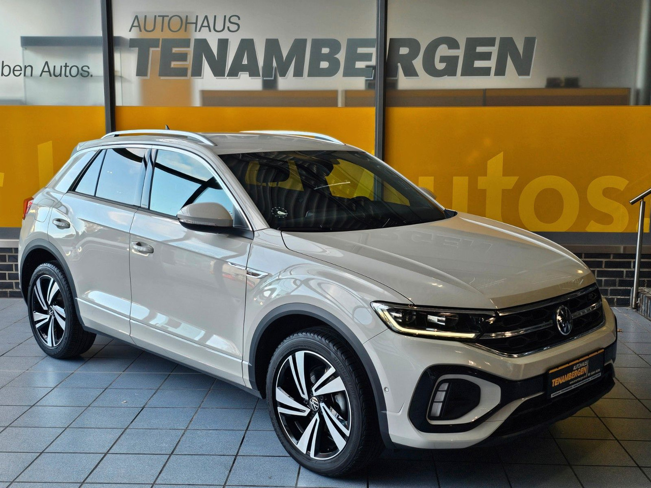 Volkswagen T-Roc R-Line eHeckklappe SHZ LED - SUV: תמונה 1 Volkswagen T-Roc R-Line eHeckklappe SHZ LED - SUV: תמונה 1