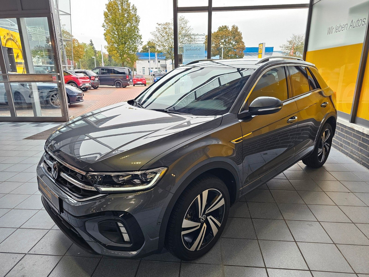 Volkswagen T-Roc R-Line eHeckklappe SHZ LED - SUV: תמונה 2 Volkswagen T-Roc R-Line eHeckklappe SHZ LED - SUV: תמונה 2