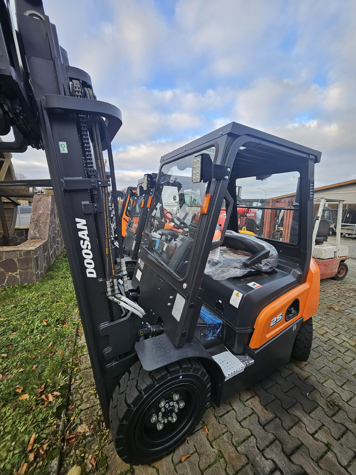 Doosan D30NXS - מלגזת סולר: תמונה 4 Doosan D30NXS - מלגזת סולר: תמונה 4