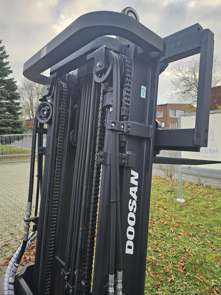 Doosan D30NXS - מלגזת סולר: תמונה 5 Doosan D30NXS - מלגזת סולר: תמונה 5