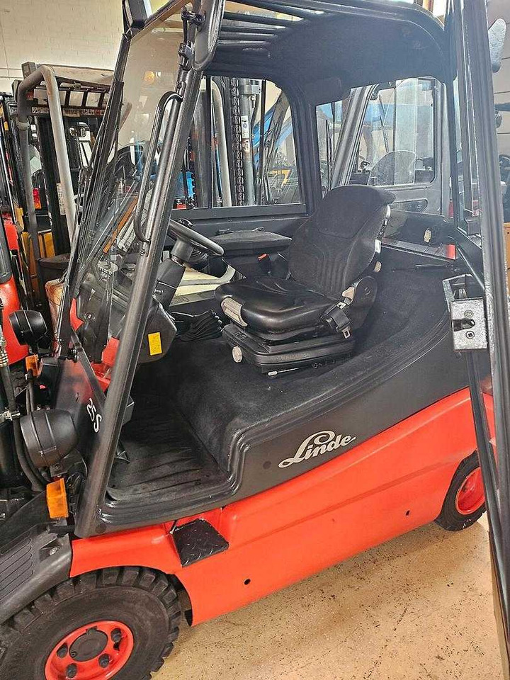 Linde E25S-03 - מלגזה חשמלית: תמונה 1 Linde E25S-03 - מלגזה חשמלית: תמונה 1