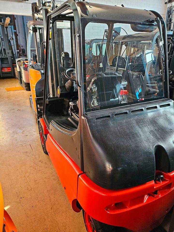 Linde E25 - מלגזה חשמלית: תמונה 4 Linde E25 - מלגזה חשמלית: תמונה 4