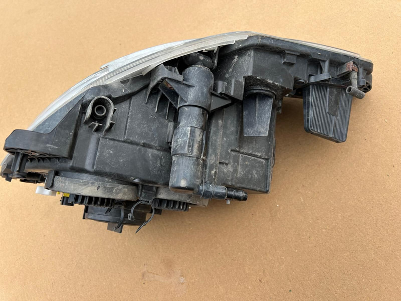 DAF XF106 - פנס קדמי: תמונה 3 DAF XF106 - פנס קדמי: תמונה 3