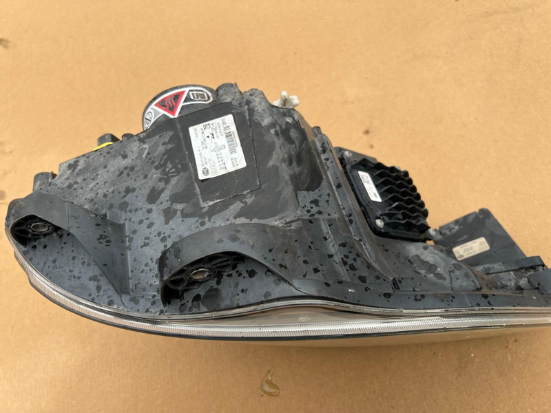 DAF XF106 - פנס קדמי: תמונה 2 DAF XF106 - פנס קדמי: תמונה 2