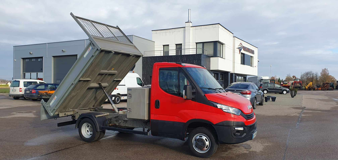 IVECO Daily - כלי רכב מסחרי מזהיר: תמונה 2 IVECO Daily - כלי רכב מסחרי מזהיר: תמונה 2