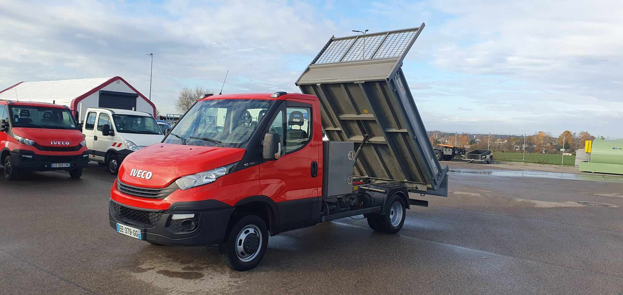 IVECO Daily - כלי רכב מסחרי מזהיר: תמונה 1 IVECO Daily - כלי רכב מסחרי מזהיר: תמונה 1