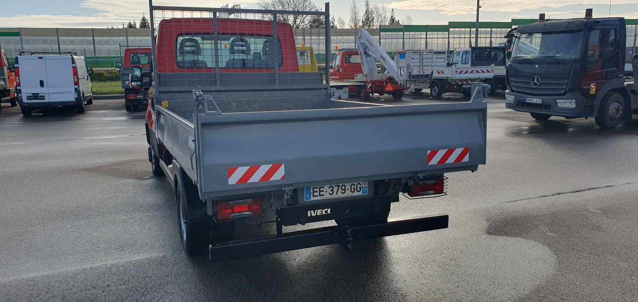 IVECO Daily - כלי רכב מסחרי מזהיר: תמונה 4 IVECO Daily - כלי רכב מסחרי מזהיר: תמונה 4