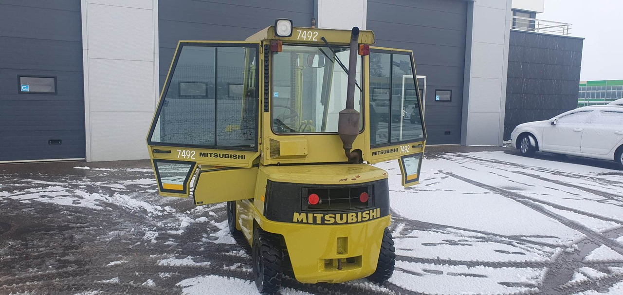 Mitsubishi FD25 - מלגזת סולר: תמונה 2 Mitsubishi FD25 - מלגזת סולר: תמונה 2