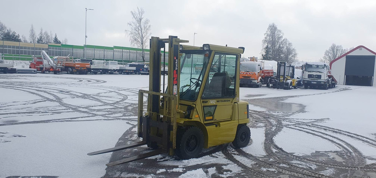 Mitsubishi FD25 - מלגזת סולר: תמונה 3 Mitsubishi FD25 - מלגזת סולר: תמונה 3