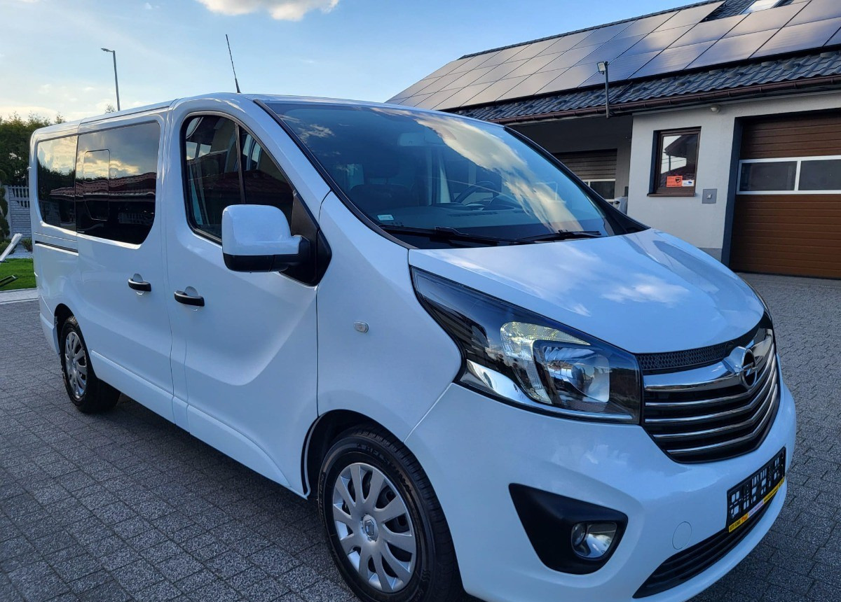 Opel Vivaro bogato doposażone serwisowane Zarejstrowane - כלי רכב מסחרי לנוסעים: תמונה 5 Opel Vivaro bogato doposażone serwisowane Zarejstrowane - כלי רכב מסחרי לנוסעים: תמונה 5