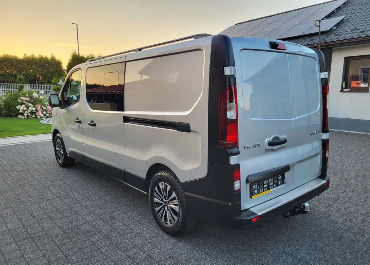 Renault Trafic 2.0 Doka - כלי רכב מסחרי קומבי: תמונה 4 Renault Trafic 2.0 Doka - כלי רכב מסחרי קומבי: תמונה 4