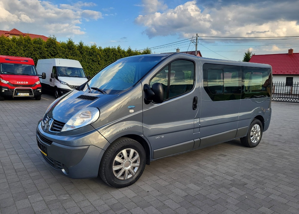 Renault Trafic 9 -osobowy Salon Polska I właściciel Bezwypadkowy Lakier - מיניבוס, כלי רכב מסחרי לנוסעים: תמונה 4 Renault Trafic 9 -osobowy Salon Polska I właściciel Bezwypadkowy Lakier - מיניבוס, כלי רכב מסחרי לנוסעים: תמונה 4