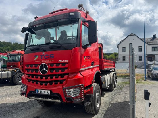 Mercedes-Benz AROCS 3552 963-2F Epsilon M100L86 Kran ? Leistungsstarker Holzladekran mit hoher Reichweite - משאית מנוף: תמונה 1 Mercedes-Benz AROCS 3552 963-2F Epsilon M100L86 Kran ? Leistungsstarker Holzladekran mit hoher Reichweite - משאית מנוף: תמונה 1